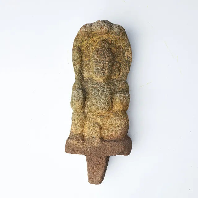 SKULPTUR s k "Nagasten", i 1700-talsstil, 1900-tal, bergart PROVENIENS: Juristen och bankmannen Karl Joar Westman (1939-2022).