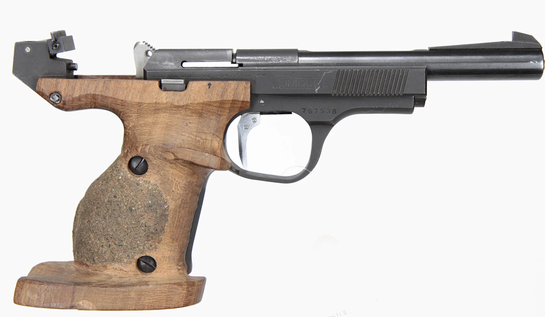 86. PISTOL, fransk, Halvautomatisk, fabrikat Unique, modell DES-69, kaliber .22LR, tillv.nr 767538. — Pistols — Walter Borg