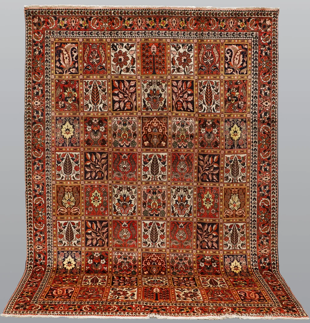 MATTA. Baktiari trädgårdsmönstrad, 315 x 217 cm. — Oriental Carpets & Textiles — Södermanlands Auktionsverk