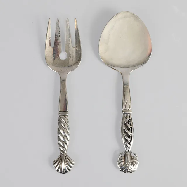 GEORG JENSEN & RICHARD JØRGENSEN. Fiskebestik af sølv, 1926-1930 (2).