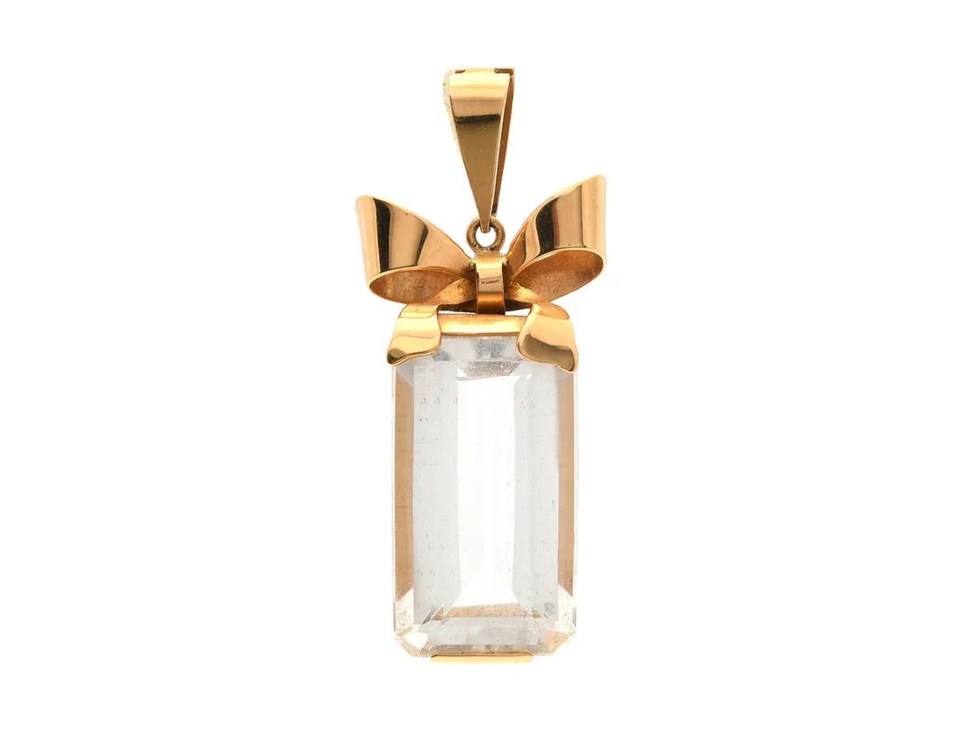 STIGBERT, hänge, 18K guld, bergkristall, höjd 3 cm, för Engelbert 1949, vikt 5,8 g. — Smycken/Hänge — Kaplans