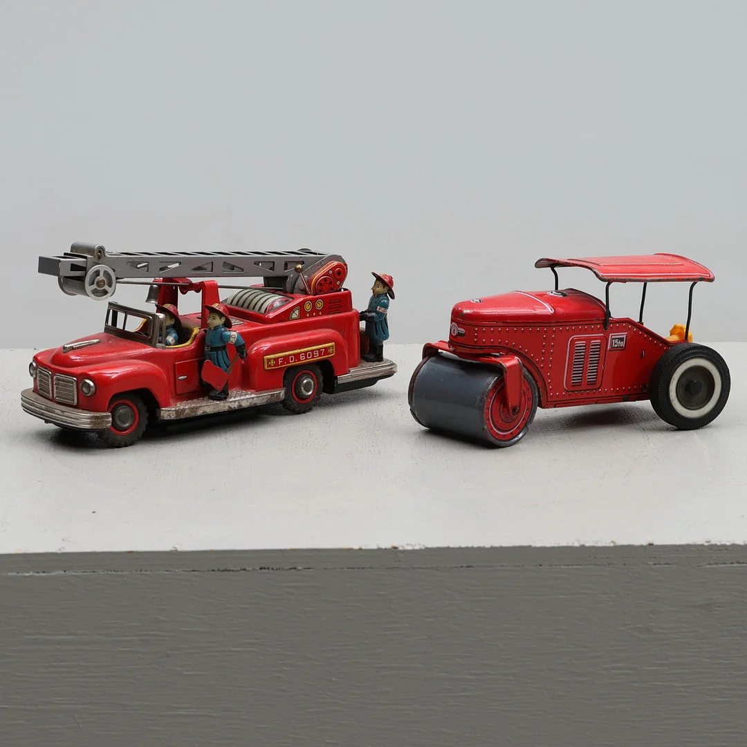LEKSAKER, 2 st, brandbil och ångvält, plåt, Tin Toy/Tippco. — Toys — Gomér & Andersson Jönköping