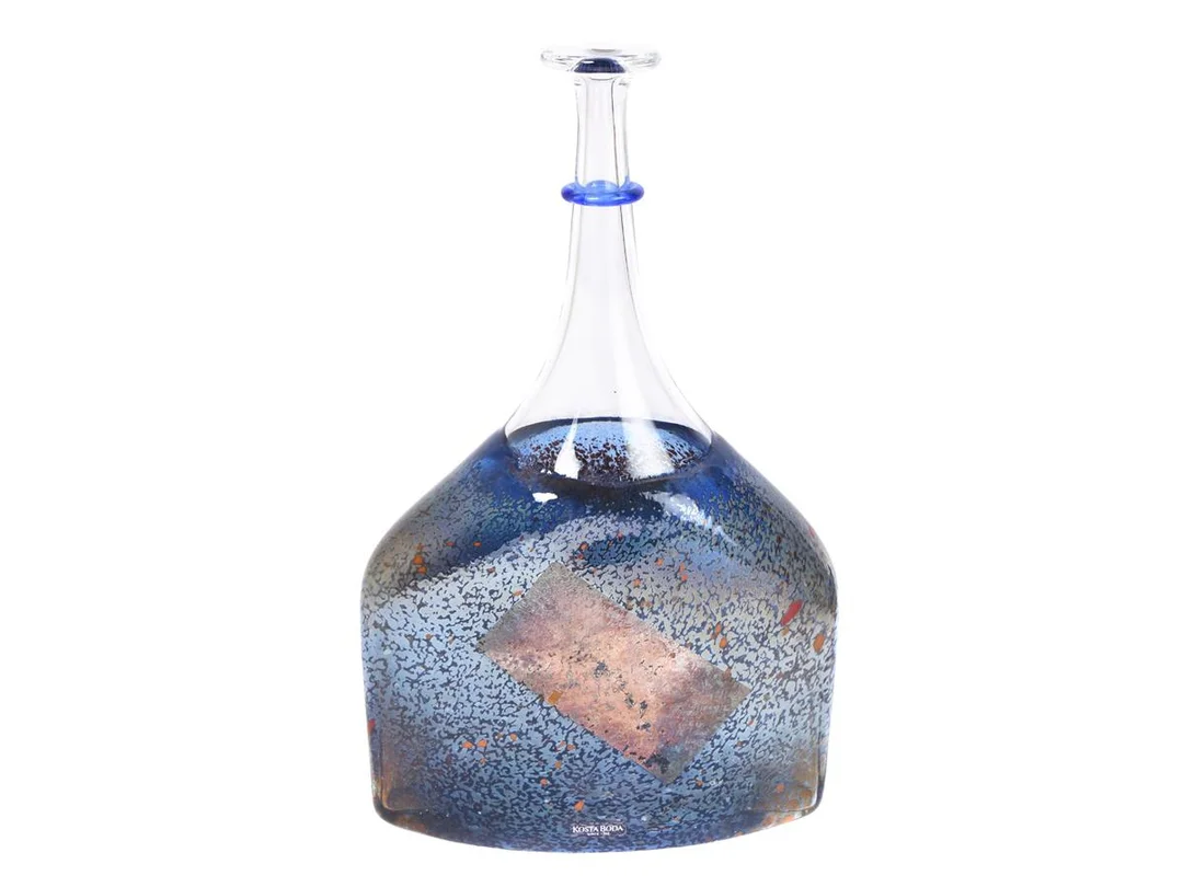 Vas, Kostaboda, design: Bertil Vallien, Artist Collection, signerad och numrerad 89253, höjd: 31cm — Glas/Övrigt — Kaplans