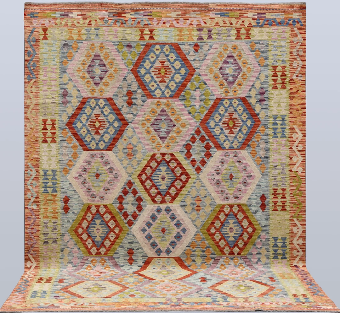 KELIM, klassisk design. — Oriental Carpets & Textiles — Kalmar Auktionsverk