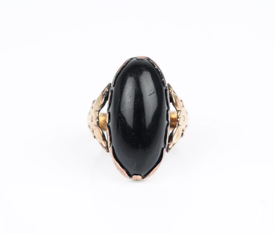 Verner Therkelsen: A ring of 14k gold with an onyx. Size 55. 1960. — Jewellery/Rings — Lauritz