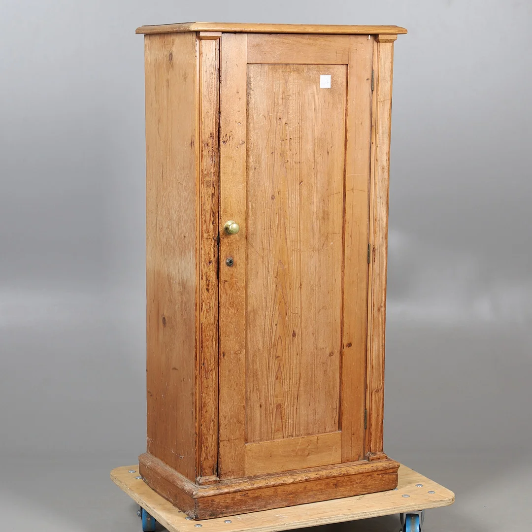 VICTORIAN STRIPPED PINE CUPBOARD. — Cupboards, Cabinets & Shelves — Lawrences Auctioneers