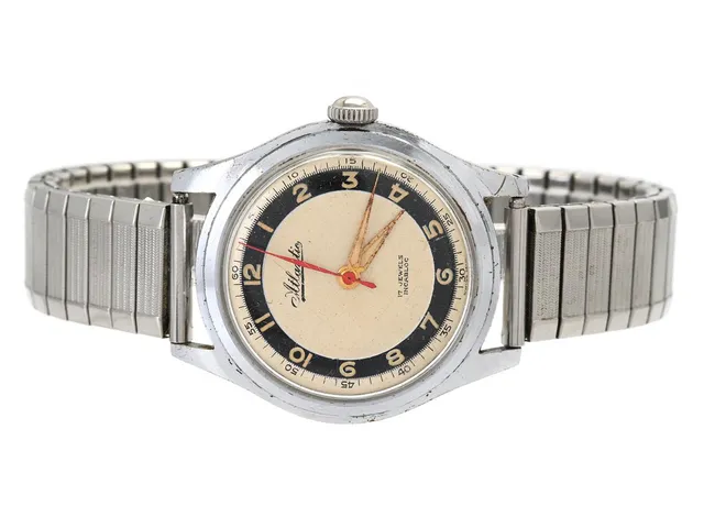 ATLANTIC, herrur, 34 mm, Cal AS 1430, Boett nr. 159979, vitmetall, manuell, plexiglas, skadad urtavla, ca 1950, metallänk ej original.