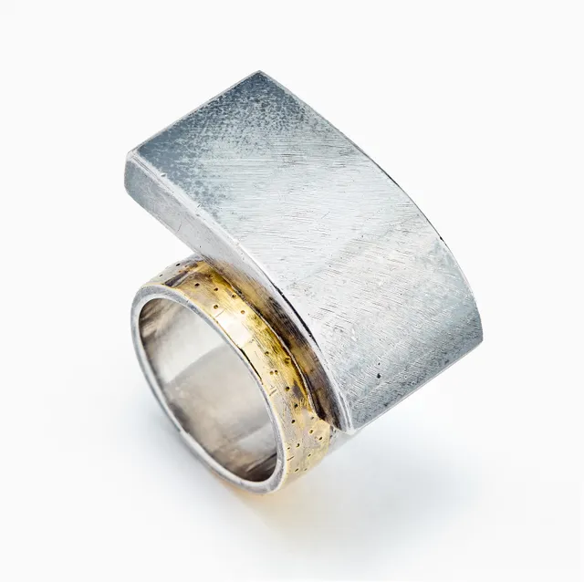 Bjorg, Toril — Ring