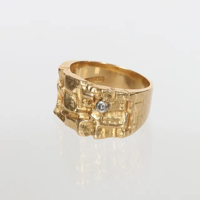 ALEXIUS HUBER. f 1939. Ring med briljant 0,01ct, 18K guld, 1985.