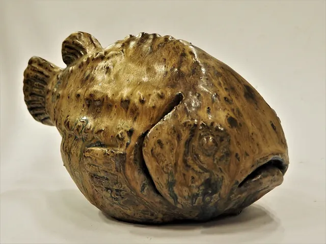 ERIK ENGQVIST. skulptur, "Sjurygg / Stenbit", i saltglaserat stengods, signerad.