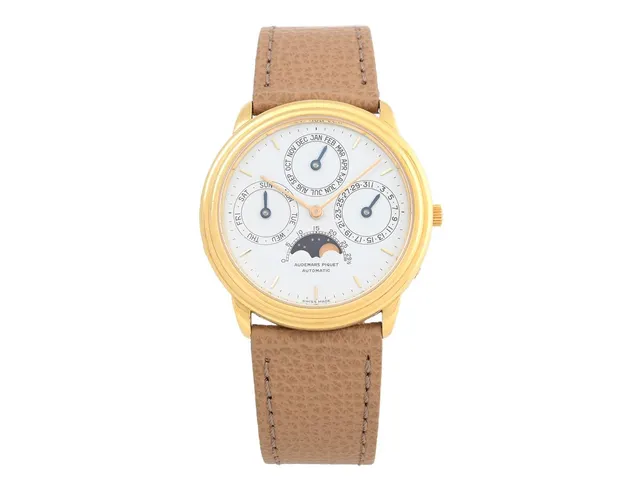 AUDEMARS PIGUET, Quantieme Perpetual, Cal 2120/2800, Serie nr. 286415, Ref nr. 25657BA.OO.0002XX.04, Boett nr. C34574-2699, herrur, 36 mm, 18K guld, automatisk, safirglas (nagg), dag, datum, månad, månfas, gravyr, läderband, "Extrait De Registre", december 1987.