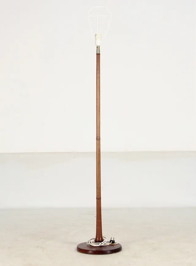 Esben Klint for Le Klint. Mahogany floor lamp, model 327