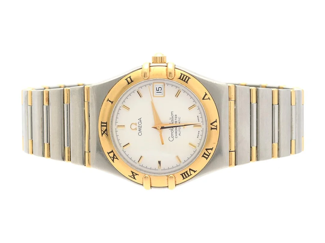 OMEGA, Constellation ´95, Chronometer, Cal 1120, Verk nr. 60345805, Serie nr. 60345805, PIC nr. 1302.30.00, Ref nr. DE 368.1201, Boett nr. 368.1201, herrur, 35,5 mm, stål/guld, automatisk, safirglas, datum, integrerad originallänk (halvstav), viklås, Ref nr. 1551/861, ca 2000. — Klockor/Omega — Kaplans