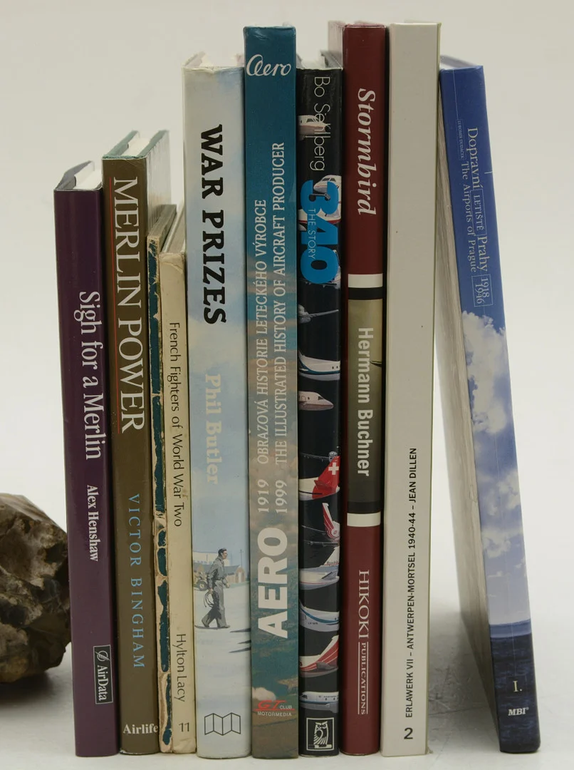 Blandande böcker om flygplan- platser & och flyghistoria. 10 Volymer. — Books — Connoisseur Bokauktioner