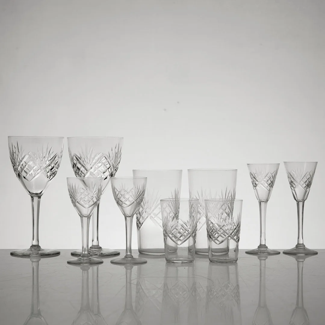 GLASSERVIS, 76 dlr., ''Helga'', slipad dekor. — Tableware — Stockholms Auktionsverk Magasin 5