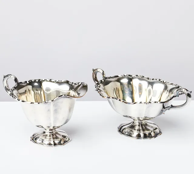 SOCKERSKÅL, GRÄDDSNIPA, 2 delar, silver, rokokostil, Hopeakeskus Oy, Tavastehus, Finland, 1953 och 1954.