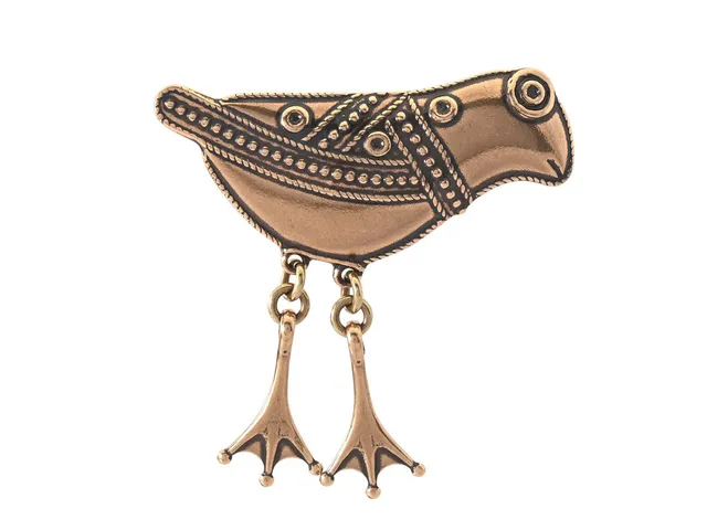 KALEVALA, brosch, brons, "Fågel från Hattula", längd ca 5 cm, vikt 9,7 g.