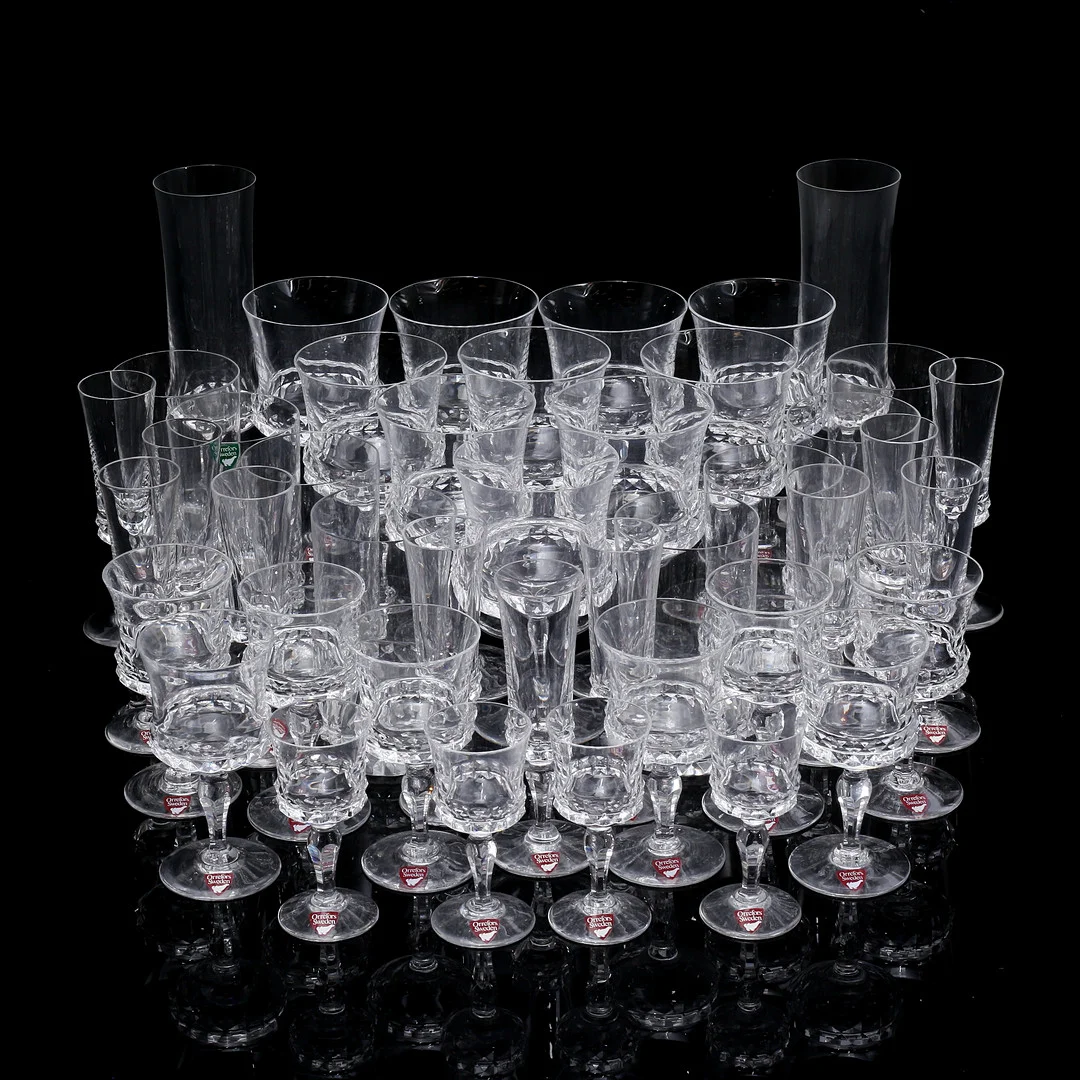 INGEBORG LUNDIN. Glasservis, 46 delar, "Silvia", Orrefors. — Utility glass — Auktionshuset Thelin & Johansson