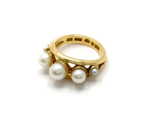 RING, 18K guld, odlade pärlor, stl 16,75 mm, vikt 6,9 g.