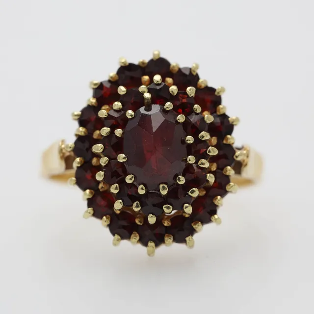 Engelbert, ring, 18 k guld, granater, Stockholm.