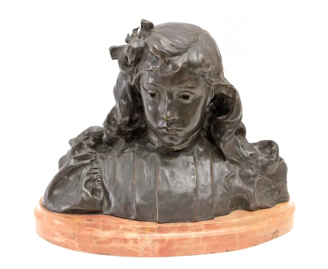 EUSEBI ARNAU MASCORT. PAQUITA LLEÓ I PUIGURIGUER, busto en bronce sobre peana en mármol.