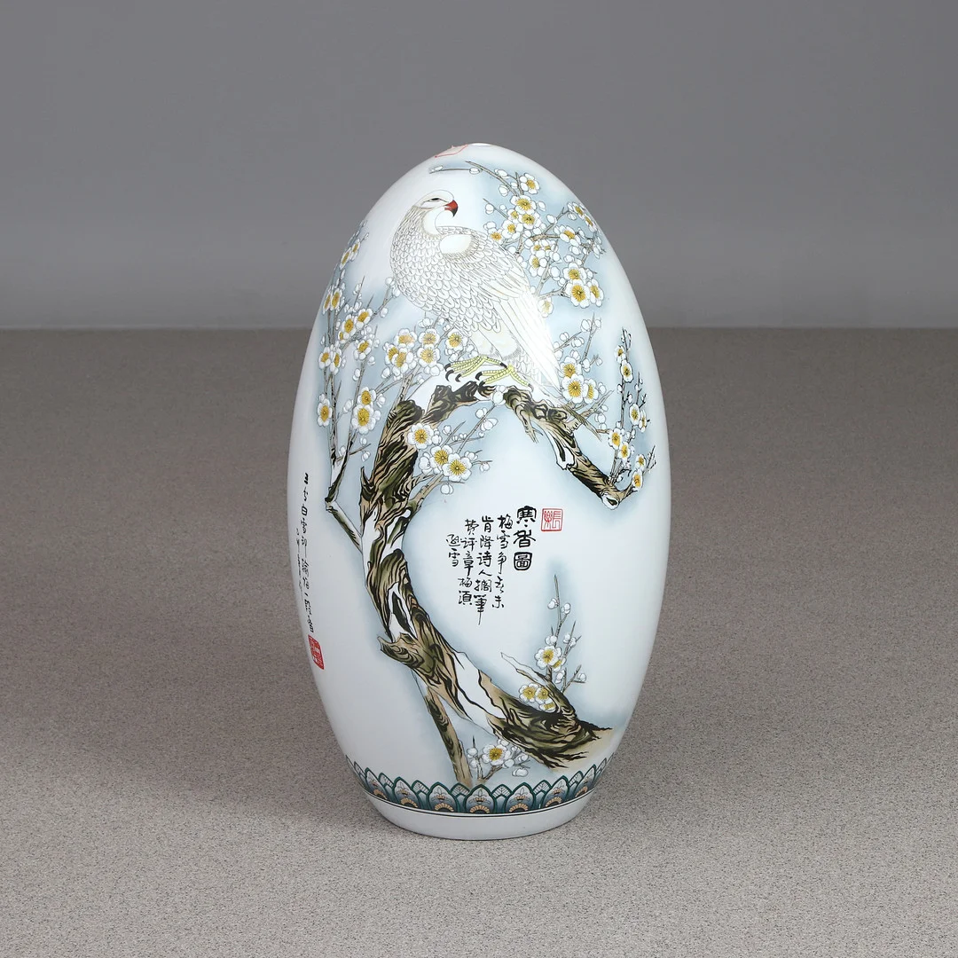 STÄLL/VAS. Porslin med polykromd dekor samt kalligrafi, delvis tryckt dekor. Kina, samtida tillverkning. — Ceramics & Porcelain — Skånes Auktionsverk