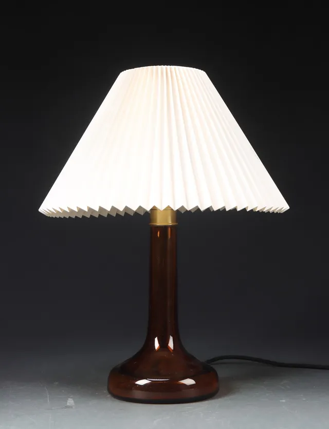 Gunnar Biilman-Petersen for Le Klint / Holmegaard. Bordlampe af glas, model '343'