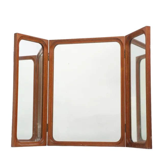 Wall mounted folding mirror of mahogany. Retailed and marked by Illums Bolighus. H. 60 W. 43/86 D. 5 cm.