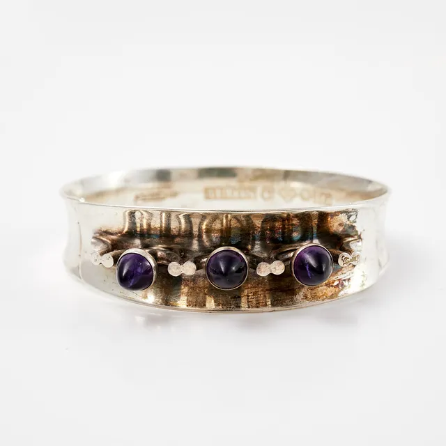 ARMBAND, silver, med ametister, stel modell, Pege, Alton, Falköping, 1969.