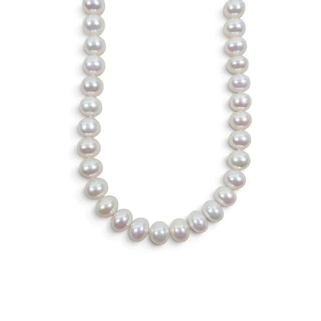 A PEARL NECKLACE WITH A 14K WHITE GOLD CLASP.