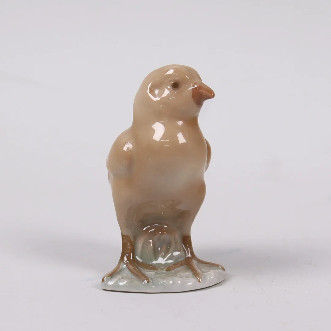 SVEND JESPERSEN. för Bing & Gröndahl, figurin #2194, kyckling. — European — Markus Auktioner