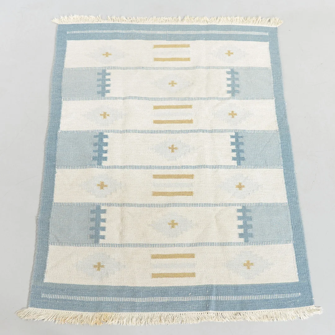 MATTA, röllakan, 189 x 141 cm. — European Carpets & Textiles — Formstad Auktioner