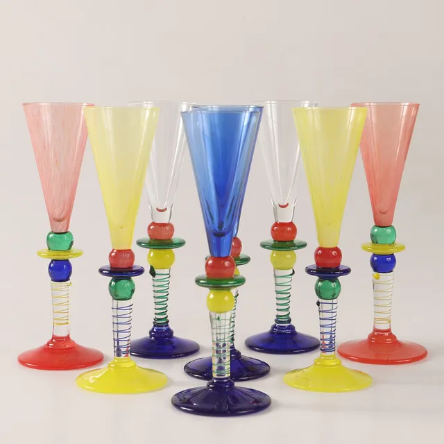 BERIT JOHANSSON. Champagneglas, 8 stycken, "Harlequin", flerfärgat glas, Gense, signerade.