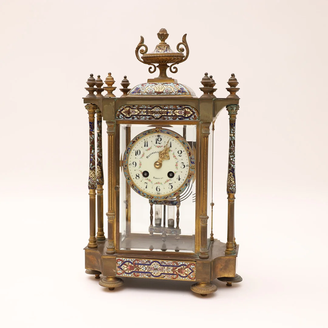 RELOJ DE SOBREMESA, esmalte cloisonné, Francia, finales s.XIX. — Mantel clocks — Barcelona Auctions