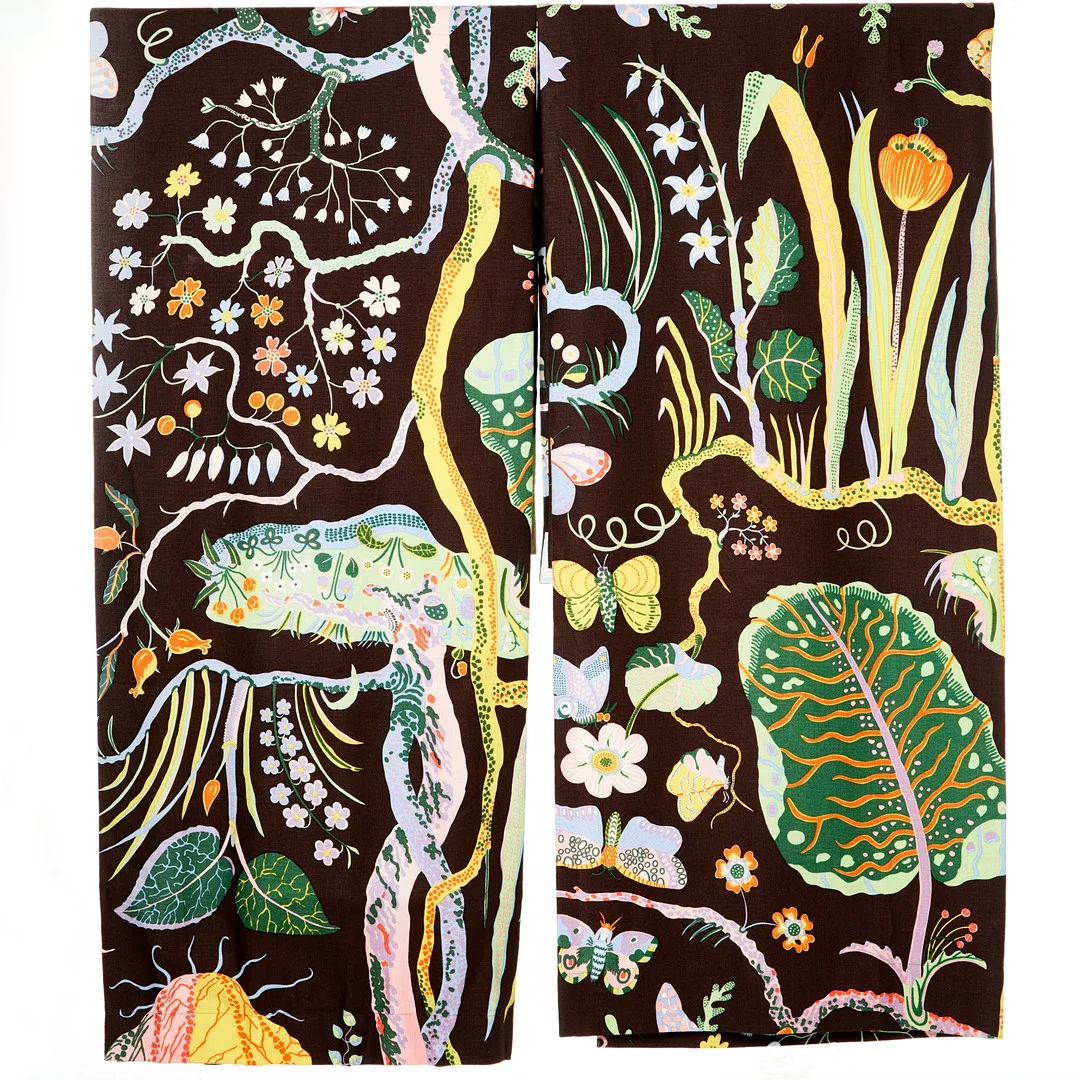 JOSEF FRANK. Gardiner, ett par våder, "Hawaii". Svenskt Tenn. — Carpets — Stockholms Auktionsverk Magasin 5
