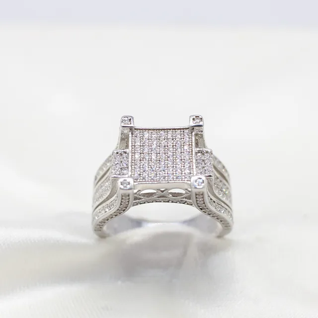 LARGE GEMSTONE DRESS RING.