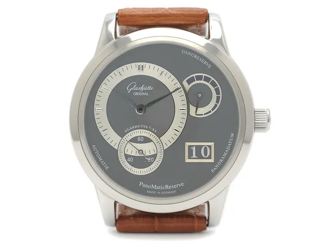 GLASHÜTTE, Original, PanoMatic Reserve, Cal 90-03, Verk nr. 00398, Serie nr. 00414, Ref nr. 90-03-14-02-04, herrur, 39 mm, stål, automatisk, safirglas, stort datum, gångreservindikator, glasbaksida, läderband, viklås, cert, augusti 2006, box, ytterkartong.