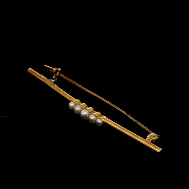 BROSCH, 18K guld, Pärlor.