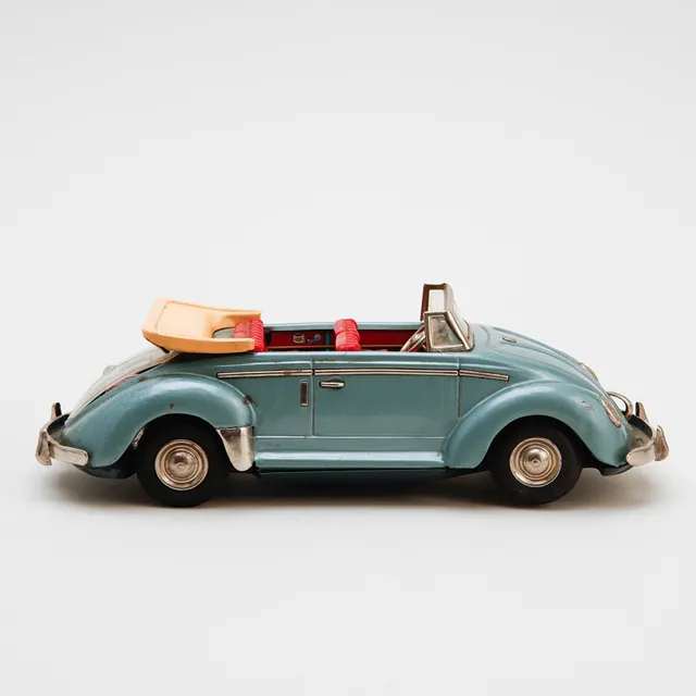 MODELLBIL, Volkswagen Typ 1 cabriolet, litograferad plåt, Japan 1900-talets mitt.
