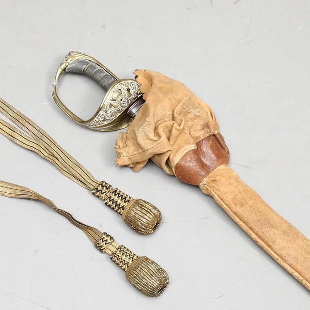 OFFICERSSABEL, Sverige ca 1870 med balja, 2 st portopé samt läderfodral.