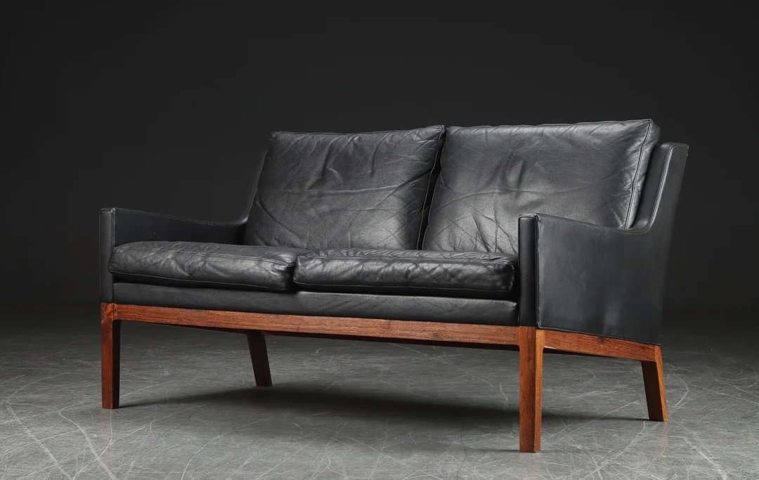 Kai Lyngfeldt Larsen. To-pers sofa, sort skind, palisander — Furniture/Lounge suites, sofas — Lauritz