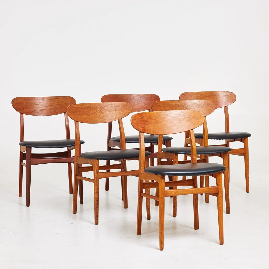 STOLAR. 6 st, stomme i teak, sitsar klädda i läder, 1900-talets senare hälft. — Armchairs & Chairs — Stockholms Auktionsverk Sickla