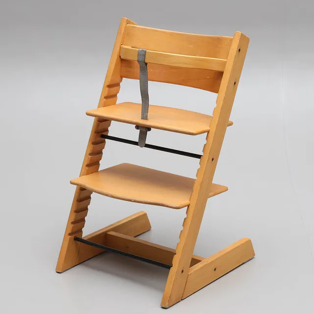 PETER OPSVIK. Barnstol, "Tripp Trapp", Stokke.