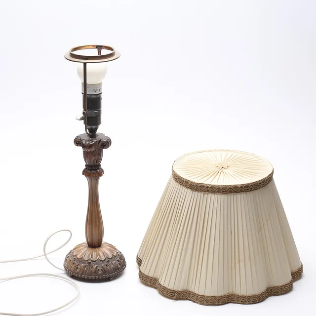 BORDSLAMPA, trä, monogramsignerad, daterad 1936.