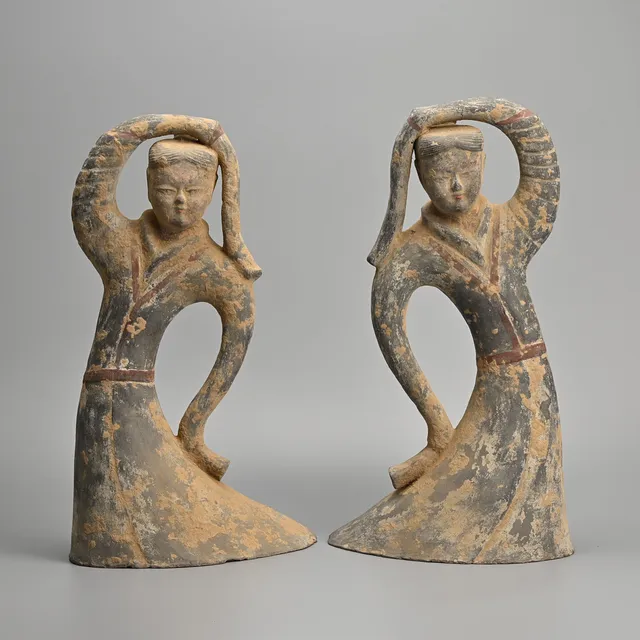 A TALL MIRRORED PAIR OF CHINESE PAINTED GREY POTTERY FIGURES OF DANCING LADIES, WESTERN HAN DYNASTY STYLE.