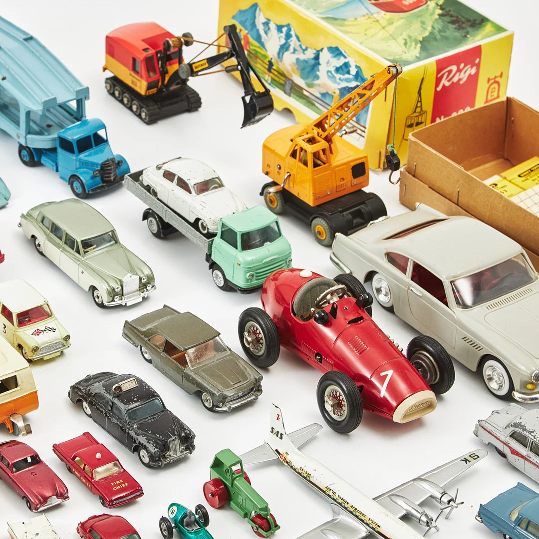 MODELLFORDON, ca 65 delar, mestadels 1950/60-tal, bestående av bl a Dinky Toys (16), Corgi (12), Tekno (8) mfl. samt Lesney Matchbox (20), Schuco Piccolo 708 (Porsche Spyder) och 710 (USA Firebird II), Linbana, "Rigi", Nr. 900. — Model cars — Stockholms Auktionsverk Magasin 5