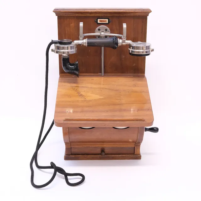 VÄGGTELEFON.