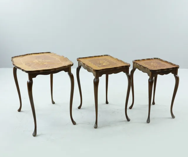 SATSBORD, 3-delar, intarsia, mahognyfanér, 1900-talets andra hälft.