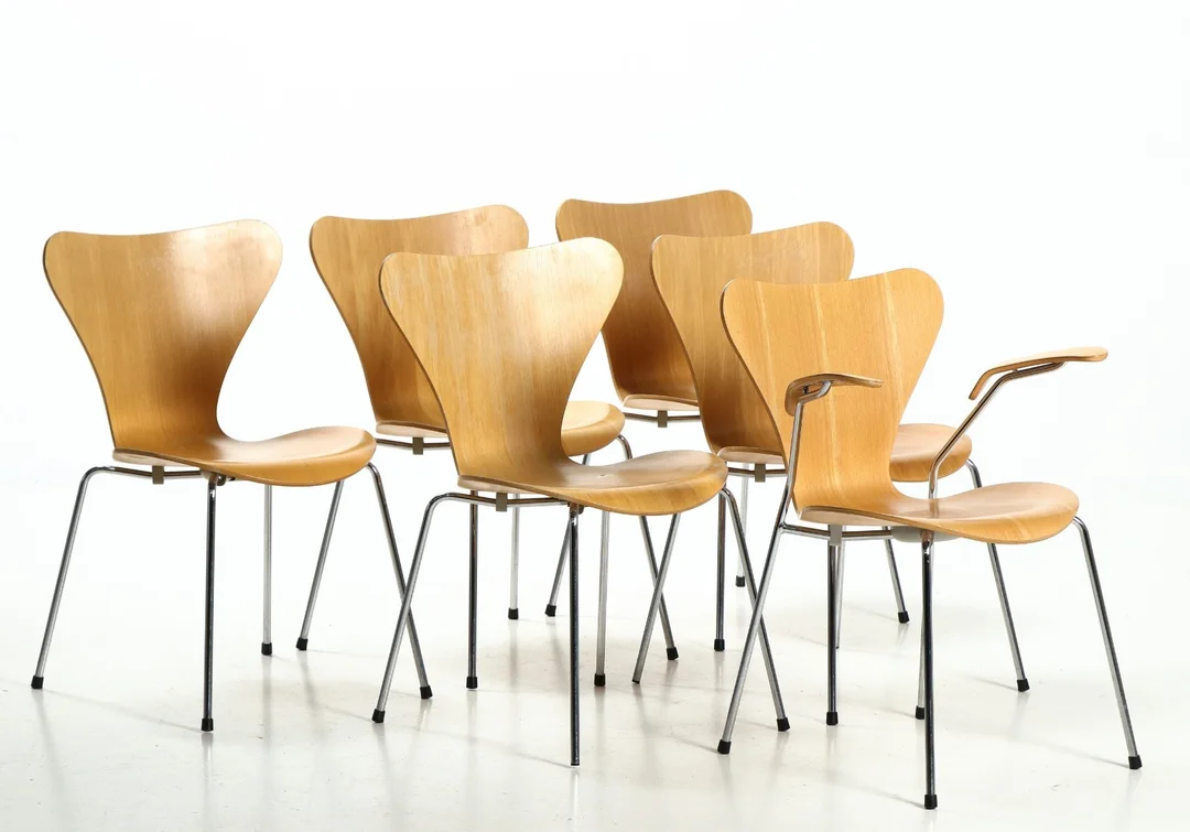 Arne Jacobsen. Model 3107/3207. 'Seven', Six chairs (6) — Furniture/Chairs — Lauritz