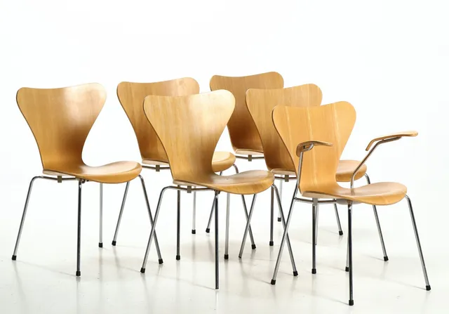 Arne Jacobsen. Model 3107/3207. 'Seven', Six chairs (6)